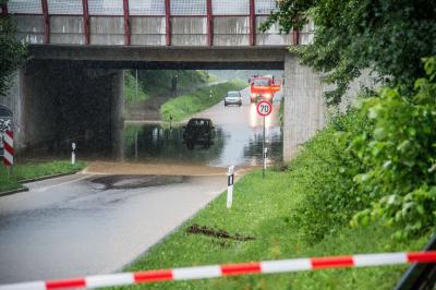 Kirchheim: Unwetter sorgt fuer eine Vielzahl von Einsaetzen - Polizeibeamte retten 81-Jaehrigem das Leben